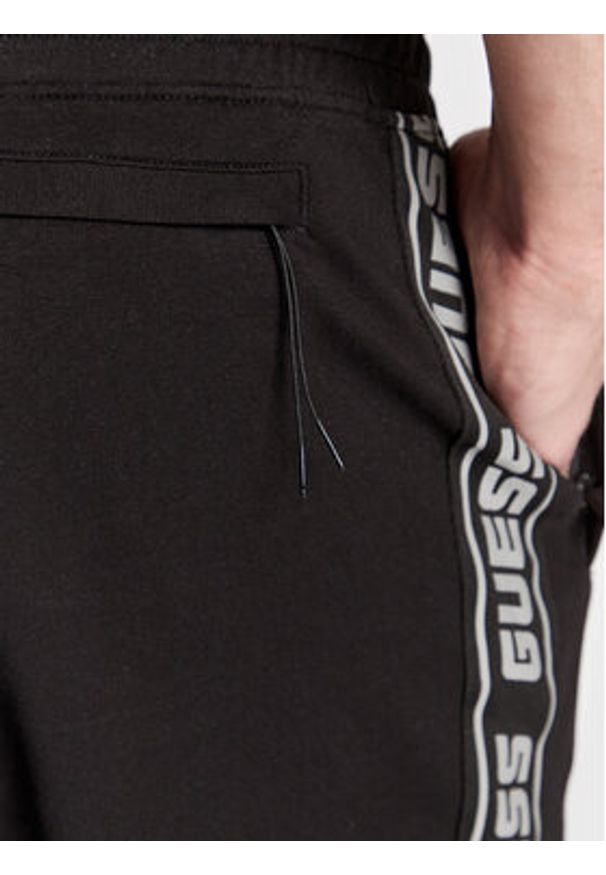 Guess Szorty sportowe Z2YD02 K6ZS1 Czarny Regular Fit. Kolor: czarny. Materiał: bawełna. Styl: sportowy