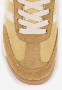 Born2be - Żółte Sneakersy z Dwoma Paskami Evilirea. Nosek buta: okrągły. Zapięcie: pasek. Kolor: żółty. Materiał: zamsz, materiał. Obcas: na obcasie. Wysokość obcasa: niski #5