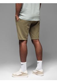 Ombre Clothing - Dopasowane krótkie męskie spodenki dresowe z nadrukami – oliwkowe V4 - Rozmiar: XL. Kolor: oliwkowy. Materiał: dresówka. Długość: krótkie. Wzór: nadruk. Styl: sportowy #4