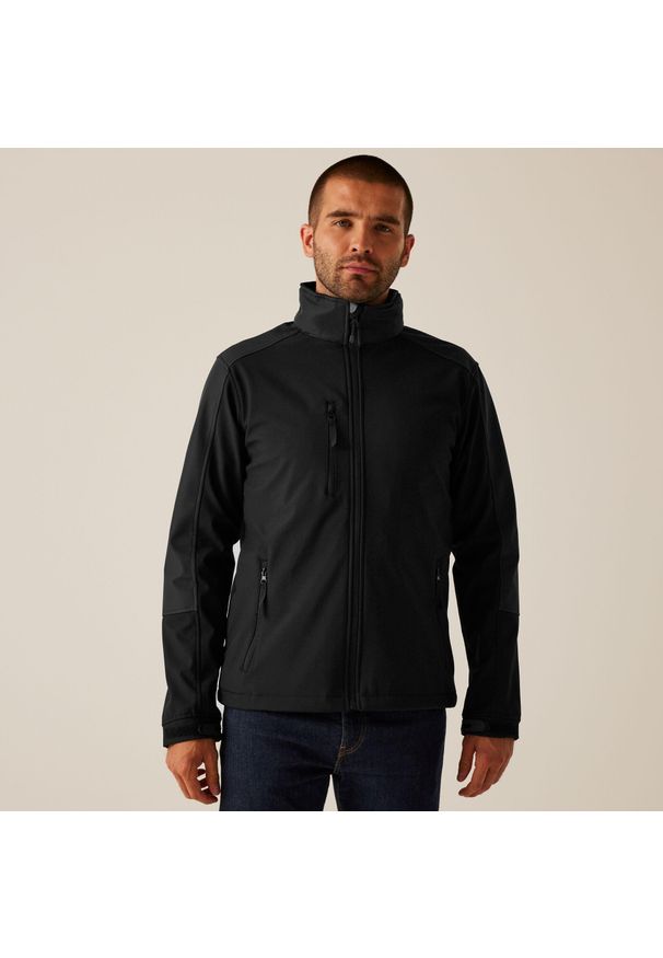 Regatta - Softshell roboczy męski Hydroforce z kapturem. Typ kołnierza: kaptur. Kolor: zielony, brązowy, wielokolorowy. Materiał: softshell. Sport: turystyka piesza