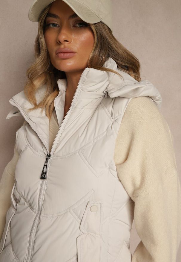 Renee - Jasnoszara Pikowana Kamizelka z Odpinanym Kapturem Tulanea. Okazja: na co dzień. Kolor: szary. Materiał: jeans. Styl: casual