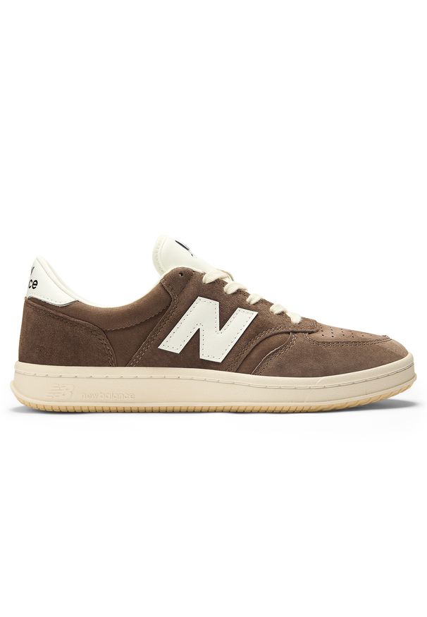Buty unisex New Balance M5002YR – brązowe. Kolor: brązowy. Materiał: guma, nubuk, materiał, syntetyk, zamsz. Szerokość cholewki: normalna. Sport: tenis