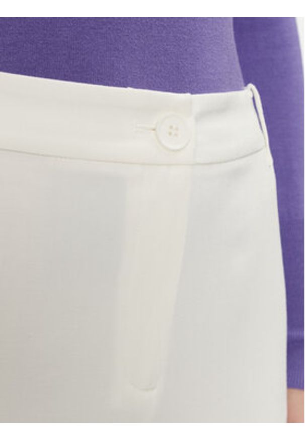 Tatuum Spodnie materiałowe Latoni 1 T2417.145B Écru Regular Fit. Kolor: kremowy. Materiał: wiskoza, syntetyk