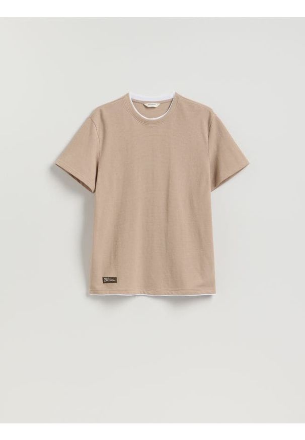 Reserved - Strukturalny t-shirt regular - beżowy. Kolor: beżowy. Materiał: dzianina, bawełna