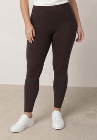 Born2be - Brązowe Gładkie Legginsy z Wysokim Stanem i Panelem Podkreślającym Talię Noseno. Okazja: na co dzień. Stan: podwyższony. Kolekcja: plus size. Kolor: brązowy. Długość: krótkie. Wzór: gładki. Styl: casual, sportowy #1