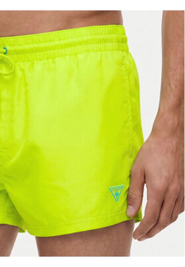 Guess Szorty kąpielowe F6GT25 WG282 SHORT Żółty Regular Fit. Kolor: żółty. Materiał: syntetyk