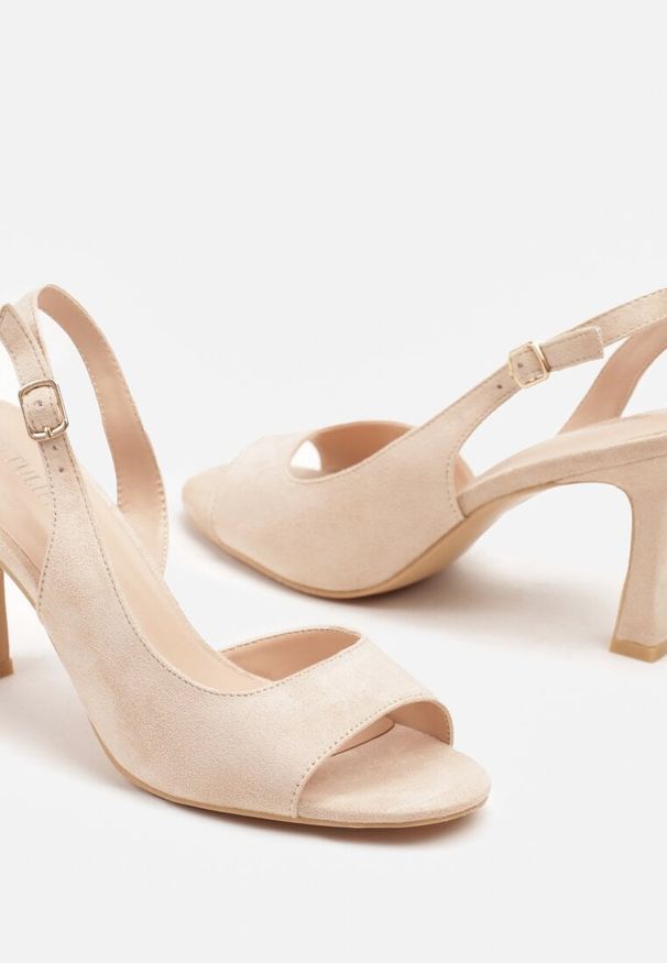 Renee - Beżowe Sandały na Obcasie Zapinane na Sprzączkę Nonasel. Okazja: na co dzień. Zapięcie: sprzączka. Kolor: beżowy. Materiał: jeans. Obcas: na obcasie. Styl: wizytowy, casual, elegancki. Wysokość obcasa: średni