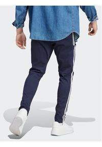Adidas - adidas Spodnie dresowe Essentials IC0045 Granatowy Regular Fit. Kolor: niebieski. Materiał: bawełna