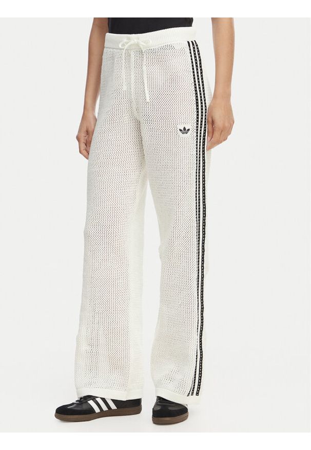 Adidas - adidas Spodnie dzianinowe Firebird KC6493 Biały Regular Fit. Kolor: biały. Materiał: syntetyk