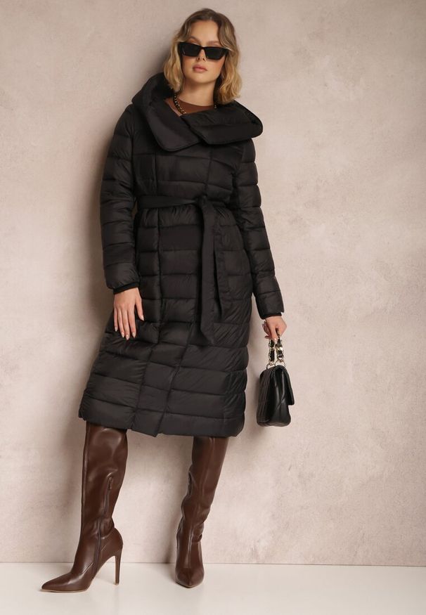 Renee - Czarna Kurtka Damiore. Kolor: czarny. Materiał: materiał, tkanina. Długość: długie. Styl: klasyczny, elegancki