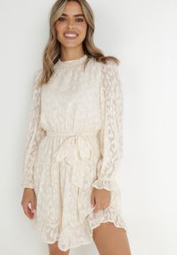 Born2be - Beżowa Sukienka Koronkowa Wiązana w Pasie Mova. Kolor: beżowy. Materiał: koronka. Wzór: motyw zwierzęcy, nadruk. Długość: mini #5