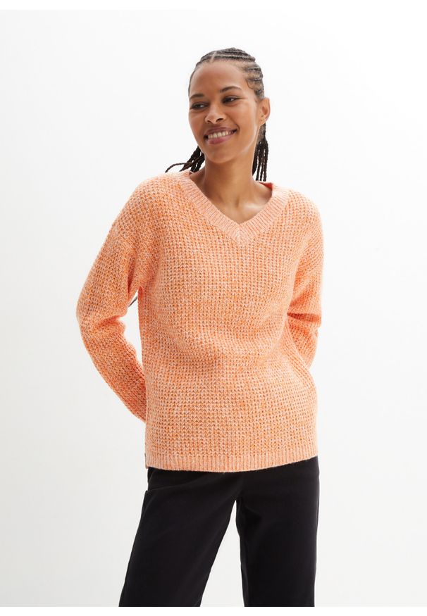 bonprix - Luźniejszy sweter z dzianiny w waflowy wzór, długi rękaw. Typ kołnierza: dekolt w serek. Kolor: pomarańczowy. Materiał: dzianina. Długość rękawa: długi rękaw. Długość: długie