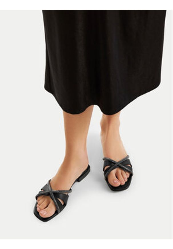 Badura Klapki AGATA-21463PE Czarny. Kolor: czarny. Materiał: skóra