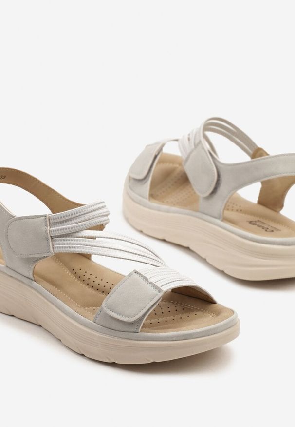Born2be - Szare Sandały z Ozdobnymi Paskami Natarissa. Okazja: na co dzień. Zapięcie: pasek. Kolor: szary. Materiał: jeans. Styl: casual