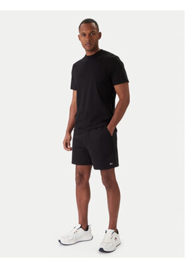 Tommy Jeans Szorty sportowe Flag Beach DM0DM21931 Czarny Regular Fit. Kolor: czarny. Materiał: bawełna. Styl: sportowy