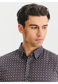 Pako Lorente - PAKO LORENTE - Brązowa koszula mikrowzór. Kolor: brązowy. Materiał: bawełna, elastan. Długość rękawa: długi rękaw. Długość: długie. Sezon: jesień #2