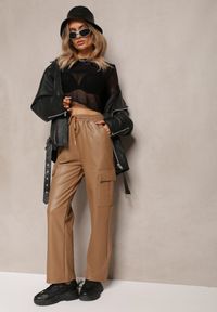 Renee - Ciemnobeżowe Szerokie Spodnie High Waist Ocieplone w Stylu Cargo z Gumką w Pasie i Kieszeniami na Klapy Vilencja. Stan: podwyższony. Kolor: beżowy #5