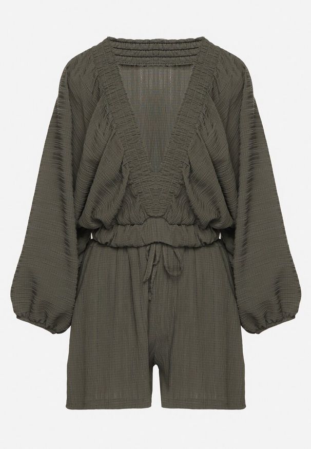 Born2be - Ciemnozielony Komplet Bluzka z Rękawami Typu Nietoperz i Głębokim Dekoltem Szorty z Gumką w Talii Femvia. Kolor: zielony