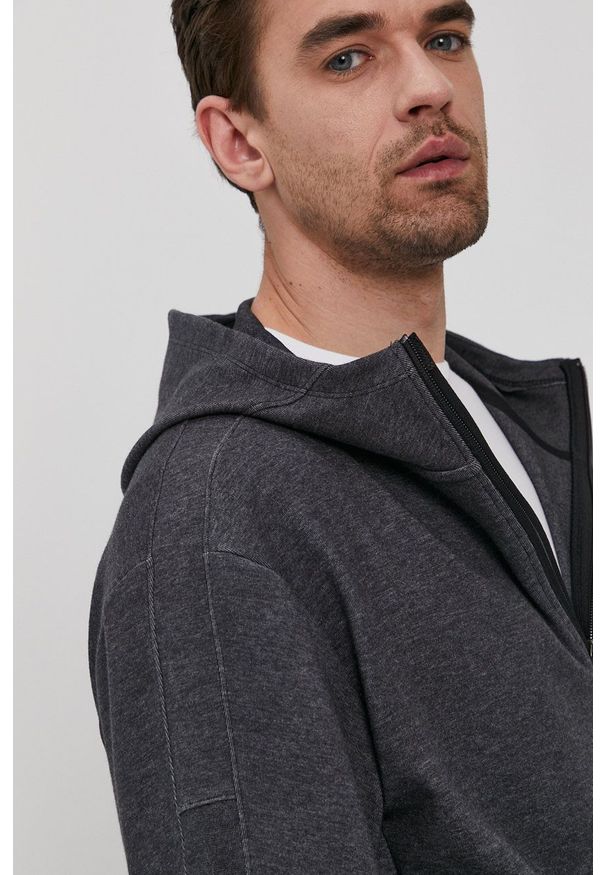 Nike Bluza męska kolor szary z kapturem gładka. Okazja: na co dzień. Typ kołnierza: kaptur. Kolor: szary. Materiał: dzianina. Wzór: gładki. Styl: casual