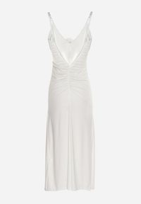 Born2be - Biała Koktajlowa Dopasowana Sukienka z Broszką Kwiatkiem Vikanna. Typ kołnierza: dekolt w kształcie V, kołnierz z falbankami. Kolor: biały. Długość rękawa: na ramiączkach. Wzór: kwiaty. Typ sukienki: dopasowane. Styl: wizytowy #6