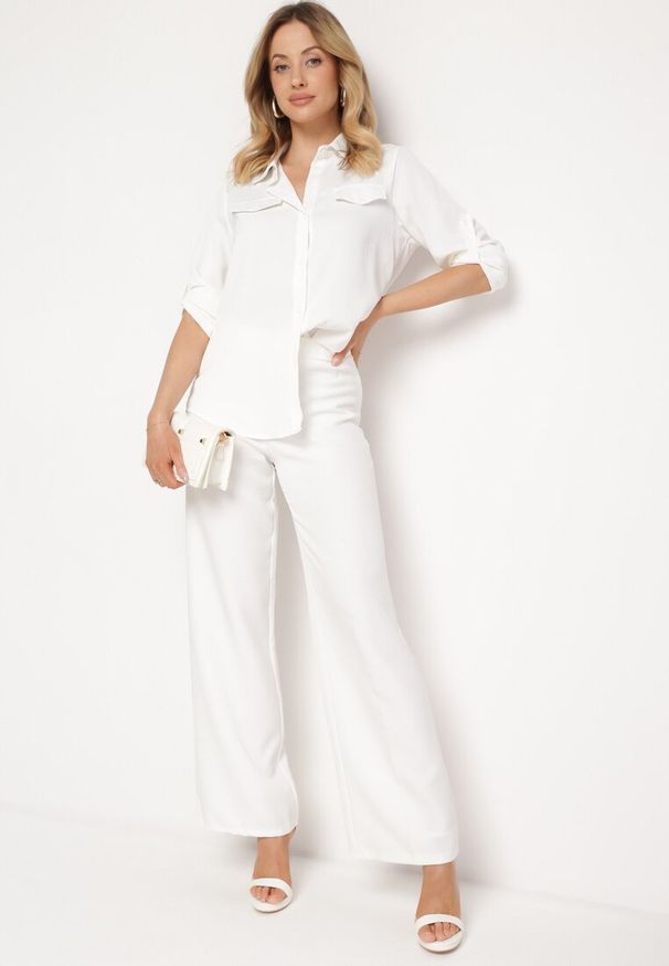 Born2be - Biała Klasyczna Koszula z Imitacją Kieszeni i Ozdobnymi Tłoczeniami Lallama. Kolor: biały. Styl: klasyczny