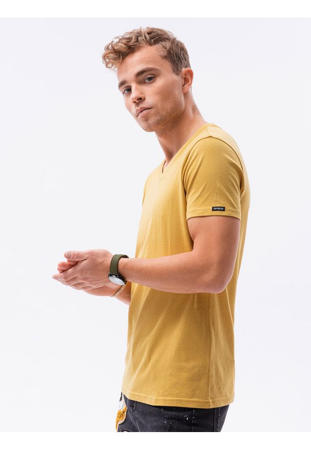 Ombre Clothing - T-shirt męski bawełniany BASIC S1369 - musztardowy - XXL. Typ kołnierza: dekolt w serek. Kolor: żółty. Materiał: bawełna. Długość: krótkie. Styl: klasyczny