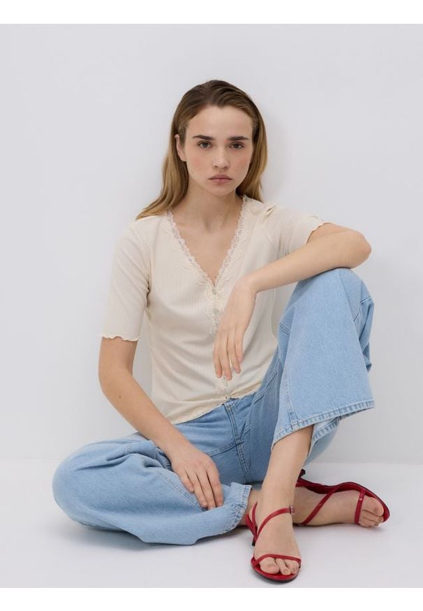 Reserved - Bluzka z modalem - beżowy. Kolor: beżowy. Materiał: dzianina