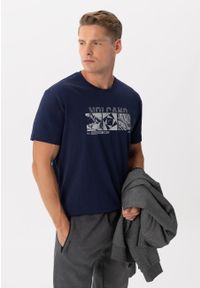 Volcano - T-shirt z outdoorowym nadrukiem, Comfort Fit, T-KELLY. Kolor: niebieski. Materiał: bawełna. Długość rękawa: krótki rękaw. Długość: krótkie. Wzór: nadruk #1