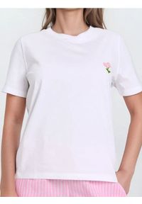 Sinsay - Bawełniana koszulka z haftem - biały. Kolor: biały. Materiał: bawełna. Wzór: haft #1