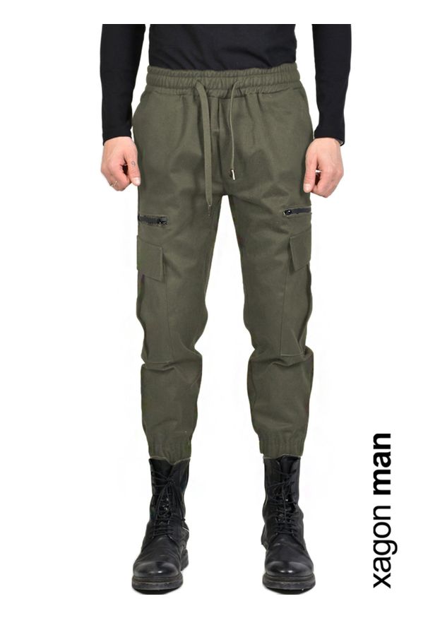 Xagon Man Spodnie | A2103 1Z XAG23 | Mężczyzna | Wojskowa Zieleń. Okazja: na co dzień. Materiał: bawełna, elastan. Styl: militarny