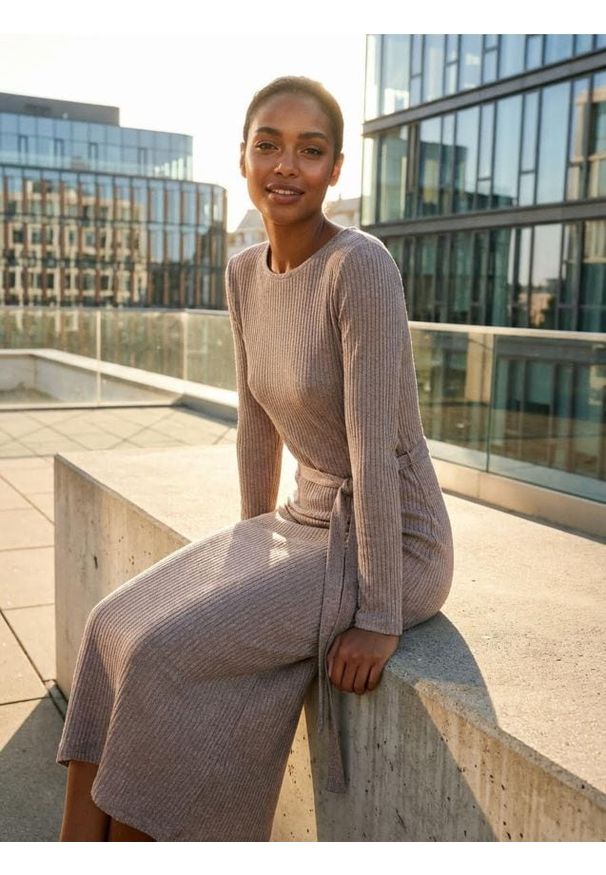 Sinsay - Sukienka maxi dresowa - beżowy. Kolor: beżowy. Materiał: dresówka. Długość: maxi