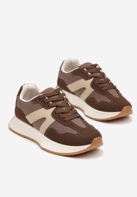 Born2be - Brązowe Płaskie Sneakersy z Geometrycznym Wzorem Nawla. Nosek buta: okrągły. Zapięcie: sznurówki. Kolor: brązowy. Materiał: materiał. Wzór: geometria. Obcas: na obcasie. Wysokość obcasa: niski