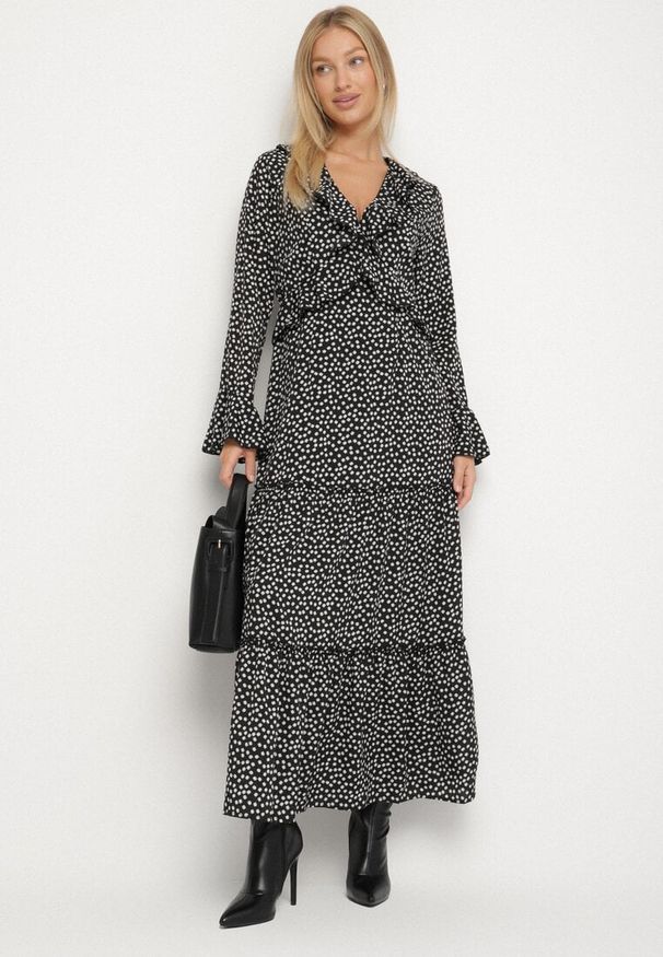 Born2be - Czarna Rozkloszowana Sukienka VICES z Falbankami Ativita. Okazja: do pracy, na co dzień, na spotkanie biznesowe. Typ kołnierza: kołnierz z falbankami. Kolor: czarny. Styl: casual, elegancki, biznesowy