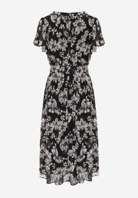 Renee - Czarna Kopertowa Sukienka z Wiązanym Paskiem w Kwiatowy Print z Brokatem Runewea. Okazja: na randkę. Kolor: czarny. Wzór: nadruk, kwiaty. Typ sukienki: kopertowe. Styl: boho #5