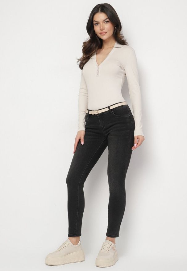 Born2be - Czarne Jeansy o Kroju Skinny z Niskim Stanem Solavina. Okazja: na co dzień. Stan: obniżony. Kolor: czarny. Styl: casual, elegancki