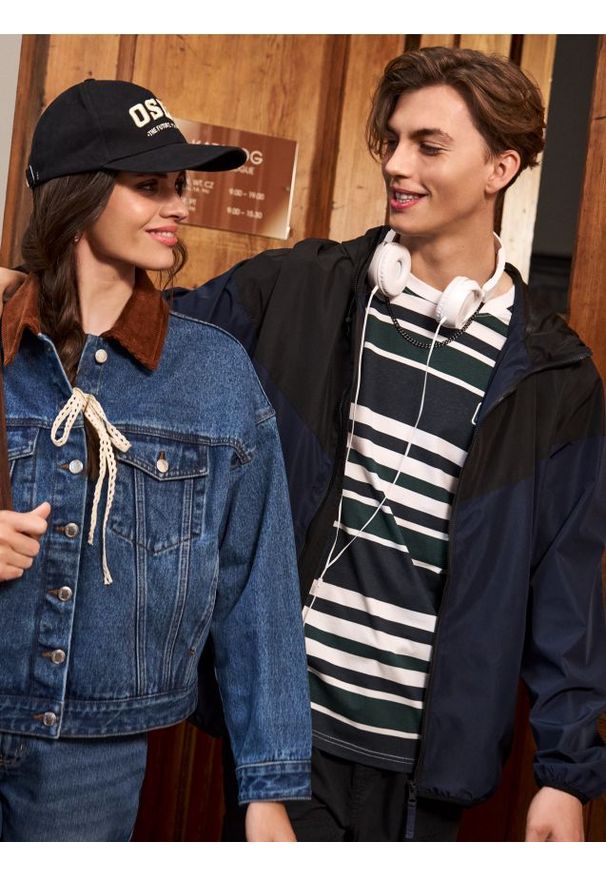 Sinsay - Koszulka w paski z napisem - wielobarwny. Wzór: napisy, paski