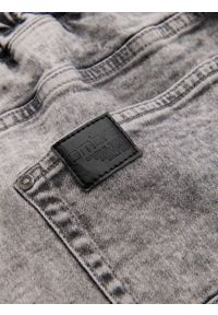 Ombre Clothing - Męskie jeansowe spodnie joggery z przetarciami i zamkami – szare V4. Kolor: szary. Materiał: jeans. Styl: retro, klasyczny, rockowy
