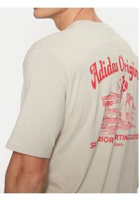 Adidas - adidas T-Shirt JD0667 Beżowy Loose Fit. Kolor: beżowy. Materiał: bawełna #5