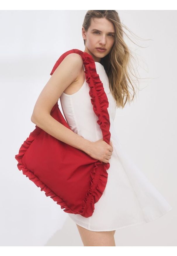 Reserved - Torebka z falbankami - czerwony. Kolor: czerwony. Wzór: gładki