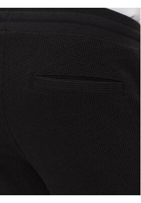 Calvin Klein Jeans Szorty sportowe J30J327247 Czarny Regular Fit. Kolor: czarny. Materiał: syntetyk. Styl: sportowy
