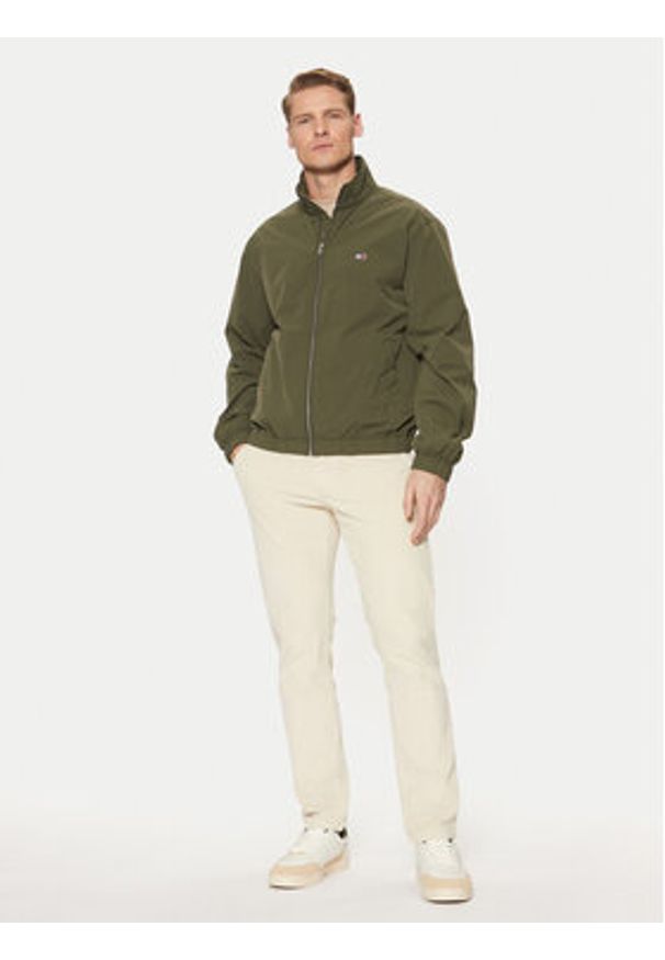 Tommy Jeans Kurtka przejściowa Essential DM0DM20655 Zielony Regular Fit. Kolor: zielony. Materiał: syntetyk