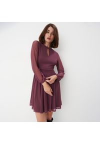 Mohito - Sukienka mini z wycięciem - Różowy. Kolor: różowy. Długość: mini #1