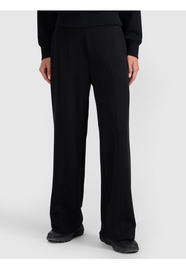4f - 4F Spodnie dresowe z szerokimi nogawkami z modalem damskie - czarne M. Kolor: czarny. Materiał: dresówka. Wzór: gładki, ze splotem. Sport: fitness