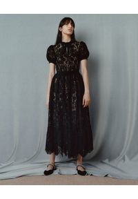 SELF PORTRAIT - Czarna koronkowa sukienka midi. Kolor: czarny. Materiał: koronka. Wzór: ażurowy, koronka. Styl: elegancki. Długość: midi #6