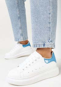 Born2be - Biało-Niebieskie Sneakersy Sondos. Nosek buta: okrągły. Kolor: biały. Materiał: skóra ekologiczna. Szerokość cholewki: normalna. Obcas: na platformie #4