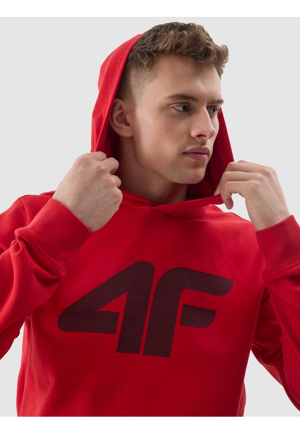 4f - 4F Bluza dresowa nierozpinana z kapturem męska - czerwona M. Okazja: na co dzień. Typ kołnierza: kaptur. Kolor: czerwony. Materiał: dresówka. Wzór: gładki, nadruk, ze splotem. Styl: casual, sportowy