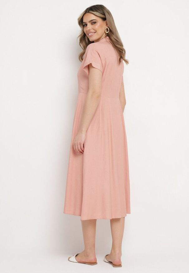 Born2be - Ciemnoróżowa Koszulowa Sukienka z Lnem i Wiskozą Ircilla. Okazja: na spacer. Kolor: różowy. Materiał: len, wiskoza. Długość rękawa: krótki rękaw. Sezon: lato. Typ sukienki: koszulowe