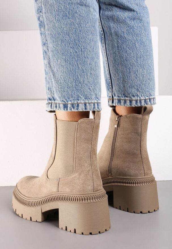 Born2be - Ciemnobeżowe Botki na Platformie i Obcasie Sztyblety w Stylu Grunge z Elastyczną Wstawką Lerisela. Kolor: beżowy. Materiał: jeans. Wzór: grochy. Obcas: na obcasie. Styl: elegancki, rockowy. Wysokość obcasa: średni