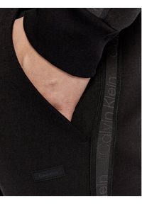Calvin Klein Spodnie dresowe K10K110820 Czarny Regular Fit. Kolor: czarny. Materiał: dresówka, bawełna #2