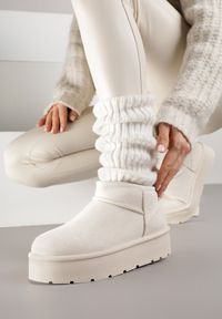 Renee - Beżowe Wsuwane Śniegowce z Futerkowym Ociepleniem na Platformie Eslin. Okazja: na co dzień. Zapięcie: bez zapięcia. Kolor: beżowy. Materiał: jeans, puch. Obcas: na platformie. Styl: casual, elegancki #1